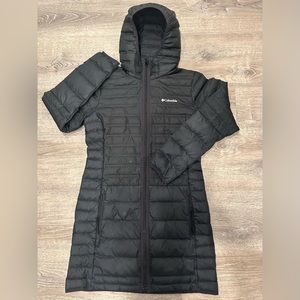 Columbia jacket, size Medium, thigh length, black✨ Perfect for winter ❄️ 🩵